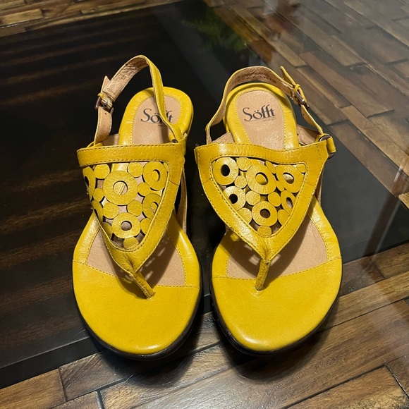 Sofft Shoes Sofft Womens Yellow Leather Ankle Strap Sandals Size 8w
